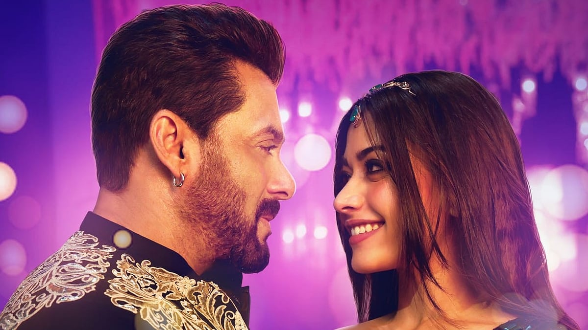 YouTube : A still of Salman Khan and Rashmika Mandanna from Sikandar song Zohra Jabeen