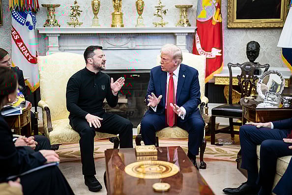 AP : Volodymyr Zelenskyy and Donald Trump in Oval office |
