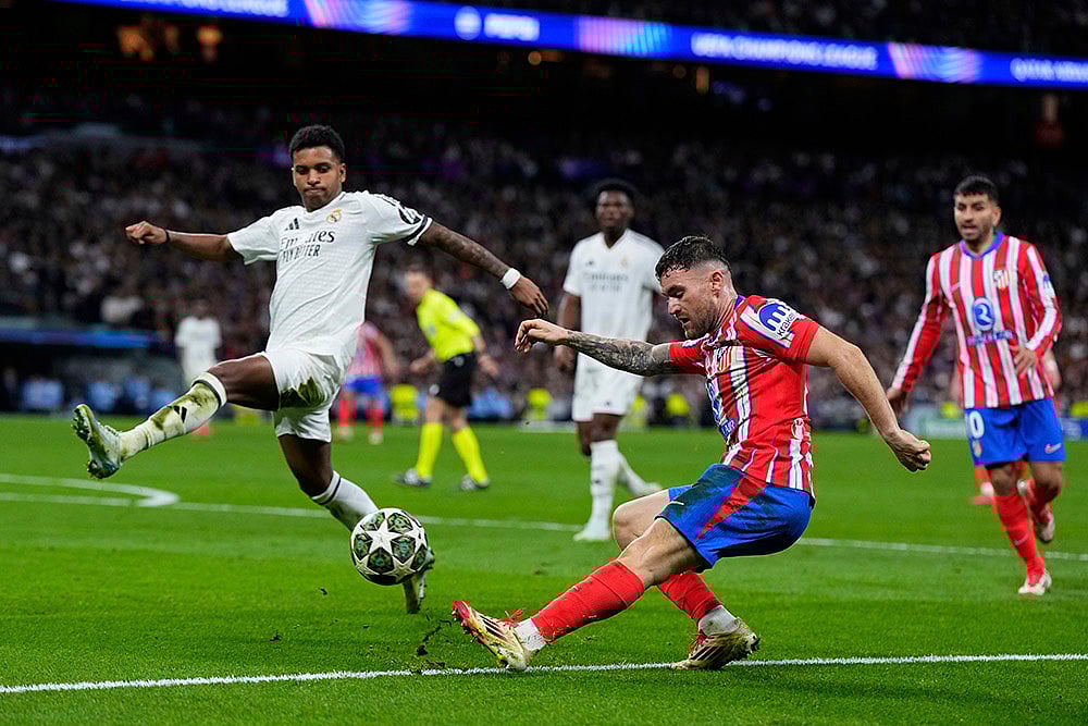 | Photo: AP/Manu Fernandez : UCL 2024-25 Round Of 16 First leg, RMA vs ATM: Javi Galan passes the ball past Rodrygo
