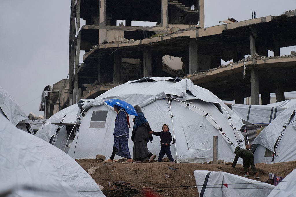 | Photo: AP : Palestinians refugees