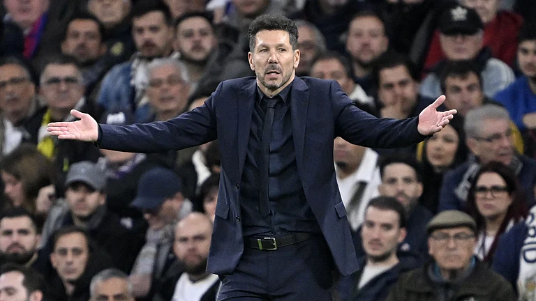 Diego Simeone during Atletico Madrid's 2-1 defeat to Real Madrid - null
