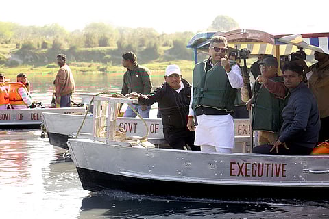 Parvesh Verma visits Yamuna ghats for inspection