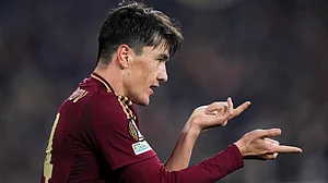 Eldor Shomurodov of Roma celebrate after scoring