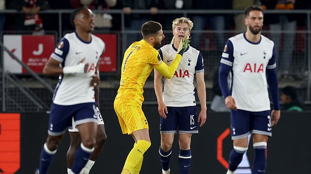 AZ 1-0 Tottenham: Lucas Bergvall's Own Goal Keeps Alkmaar's Europa League Hopes Alive