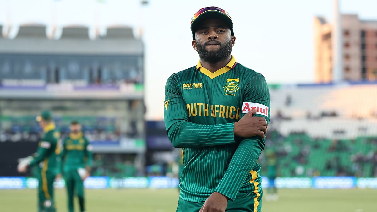 Bavuma looks on during South Africa's defeat by New Zealand.