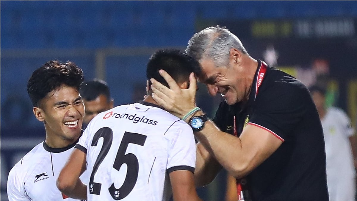 Photo: X | Punjab FC : Punjab FC player Shami Singamayum with head coach Panagiotis Dilmperis after the match against Hyderabad FC.