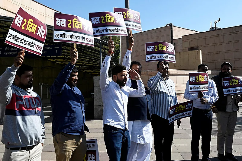 AAPs protest against BJP