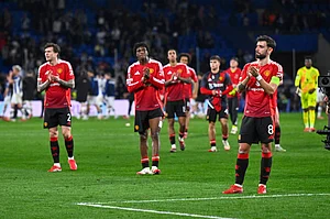 (AP Photo/Miguel Oses)
: Manchester United players applaud supporters at the end of the Europa League round of 16 first leg soccer match between Real Sociedad and Manchester United at the Reale Arena in San Sebastian, Spain, Thursday, March 6, 2025.