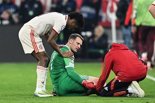 Bayern Munich Vs Bayer Leverkusen: Manuel Neuer Suffers Injury Celebrating Goal