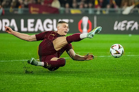 Europa League, AS Roma and Athletic Bilbao: Roma's Artem Dovbyk attempts to score