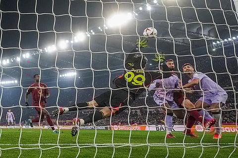 Europa League, AS Roma and Athletic Bilbao: Roma's goalkeeper Mile Svilar fails to save a goal