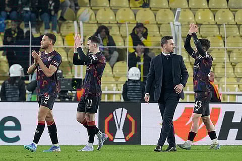 Europa League, Fenerbahce and Rangers: Rangers' head coach Barry Ferguson with his players applaud fans