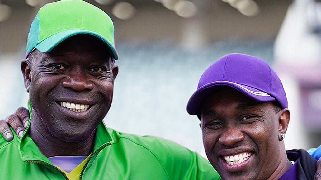 Special Arrangement : Ottis Gibson (left) with Kolkata Knight Riders mentor Dwayne Bravo.