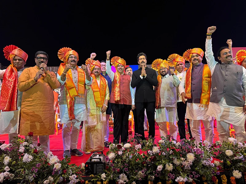 Vicky Kaushal with Devendra Fadnavis on Shivaji Jayanti