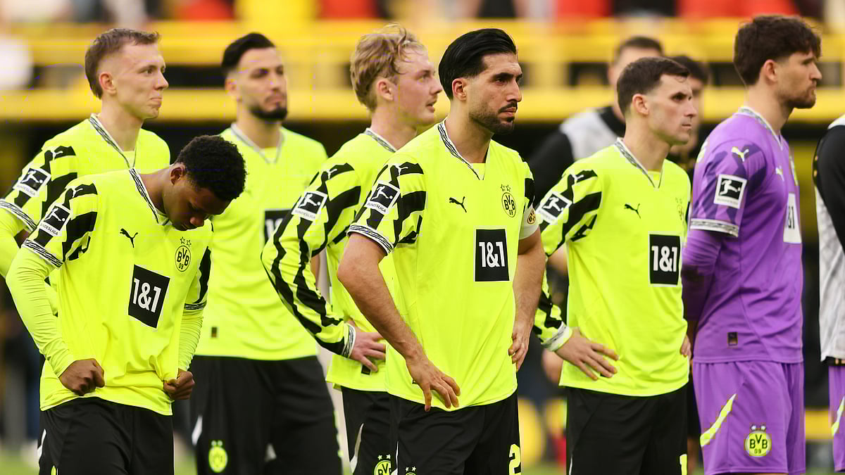 Borussia Dortmund's players look dejected after their loss to Augsburg