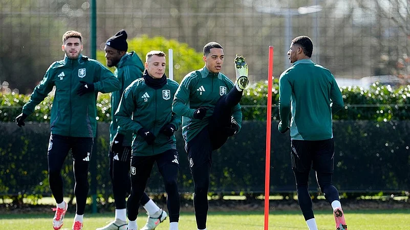 UEFA Champions League Round Of 16, Aston Villa players during a training session_1