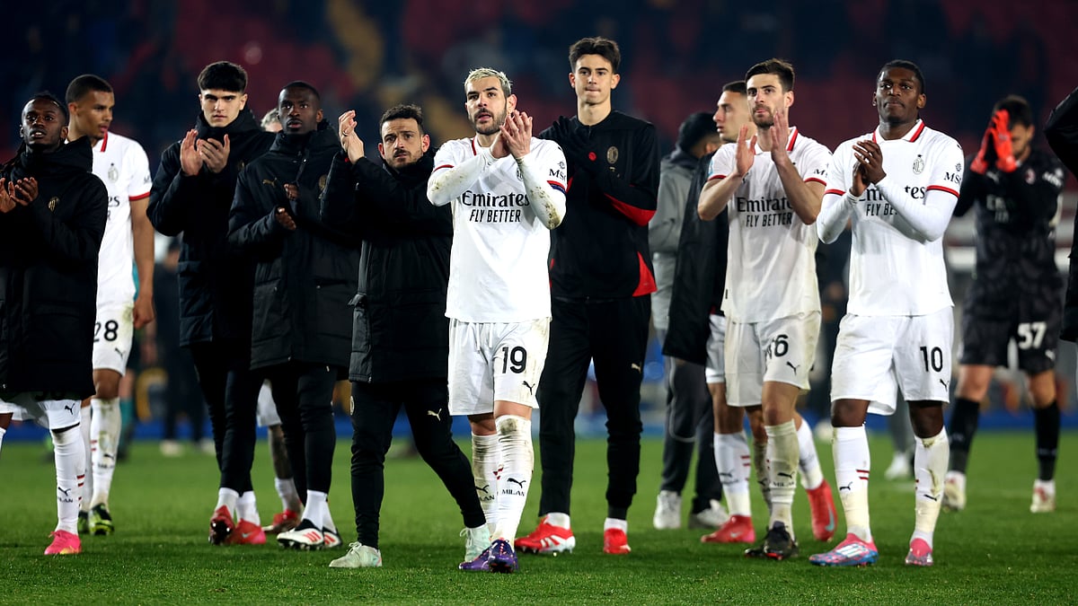 Milan's players celebrate after their victory against Lecce - null
