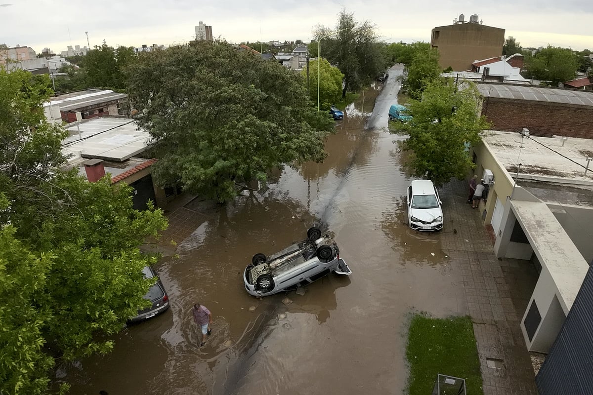 AP : Heavy rains kill 16 in Argentina 