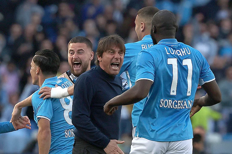 Serie A, Napoli and Fiorentina: Napoli's head coach Antonio Conte celebrates a goal - | Photo: Alessandro Garofalo/LaPresse via AP