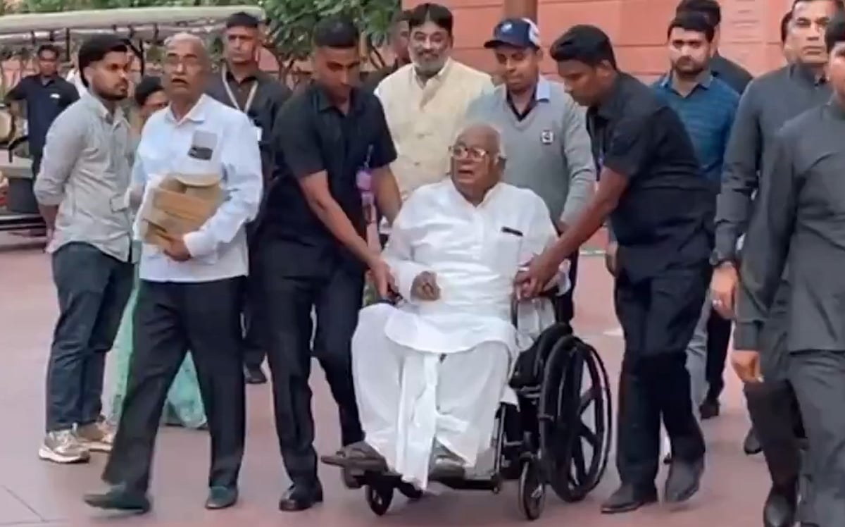 PTI : TMC MP Sougata Roy falls ill in Parliament