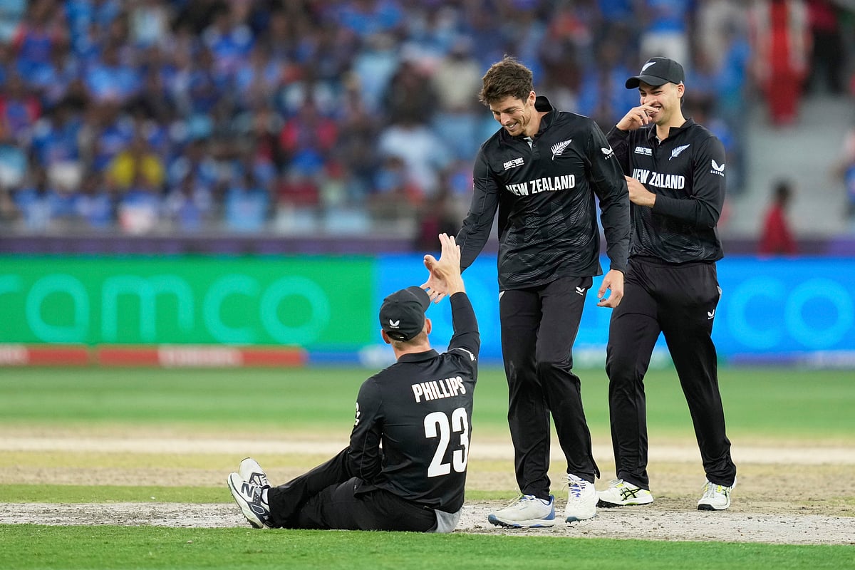 (AP Photo/Altaf Qadri) : New Zealand's Glenn Phillips, left, is congratulated by New Zealand's captain Mitchel Santner, center, after taking the catch to get India's Shubman Gill out during the ICC Champions Trophy final cricket match between India and New Zealand at Dubai International Cricket Stadium in Dubai, United Arab Emirates, Sunday, March 9, 2025.