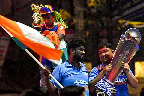 Cricket lovers celebrate Indian team's win in Patna