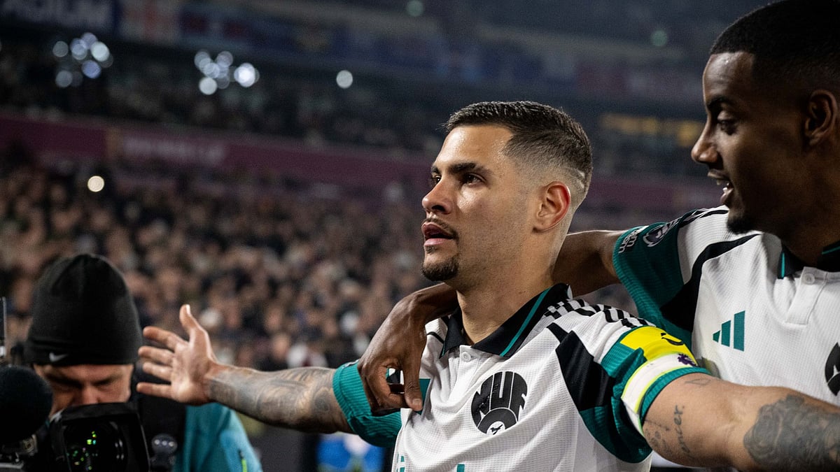 Guimaraes celebrates his goal with Isak