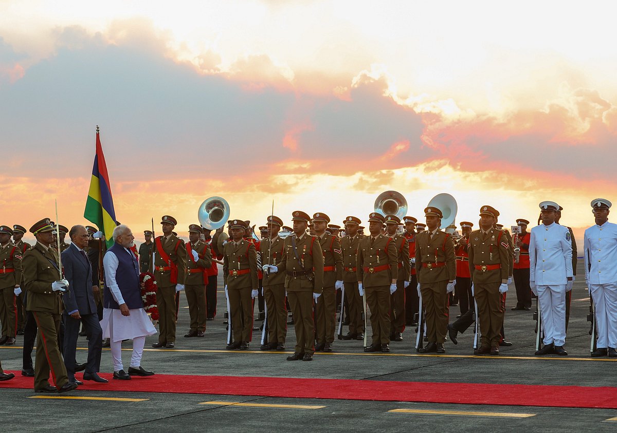 PTI : PM Modi with his Mauritian counterpart Navin Ramgoolam