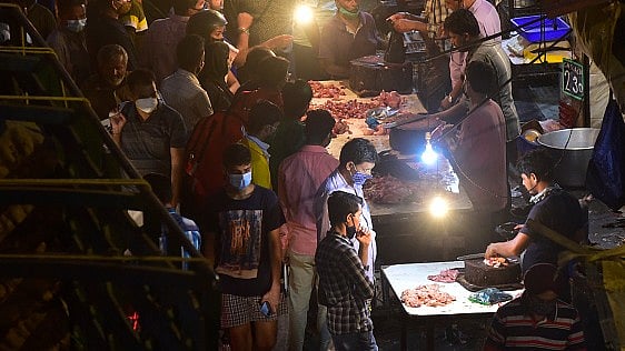 Delhi: Meat Vendor Beaten Up By Few People For Allegedly Selling Beef Near DU North Campus; SFI Holds Protest