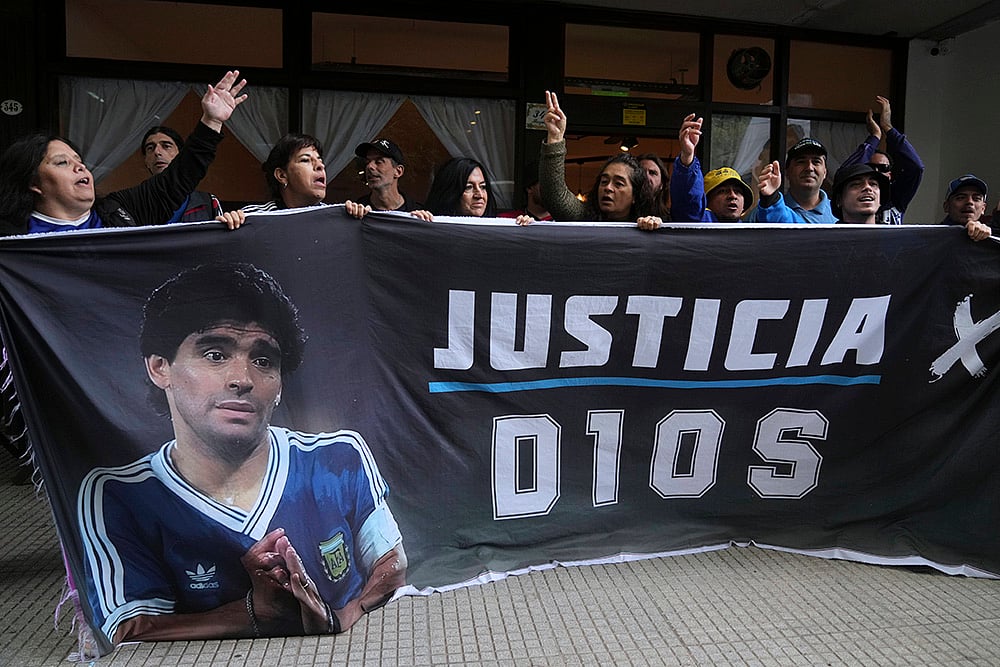 | Photo: AP/Natacha Pisarenko : Argentina Maradona Trial: Fans of the late soccer star Diego Maradona