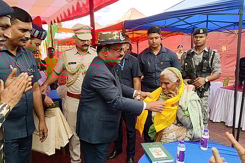 CV Ananda Bose visits India-Nepal border