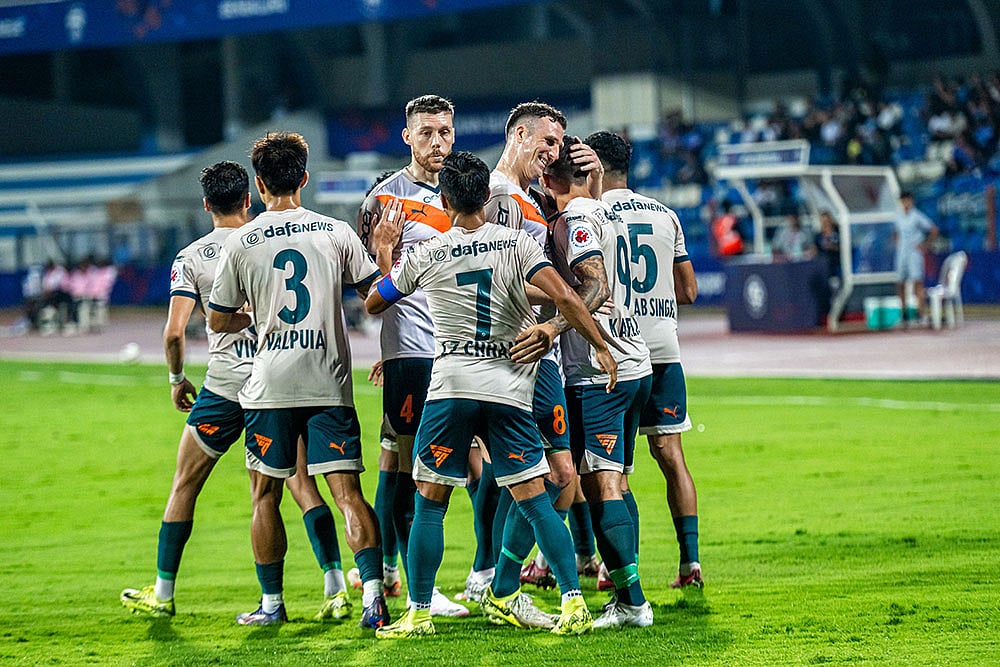 | Photo: FSDL/ISL : ISL 2024-25, BFC vs MCFC: Mumbai City players celebrate Nikolaos Karelis' goal