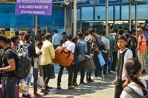 Rush at stations ahead of Holi
