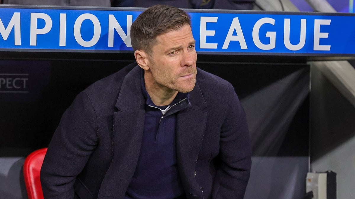 Alonso looks on during the second leg - null