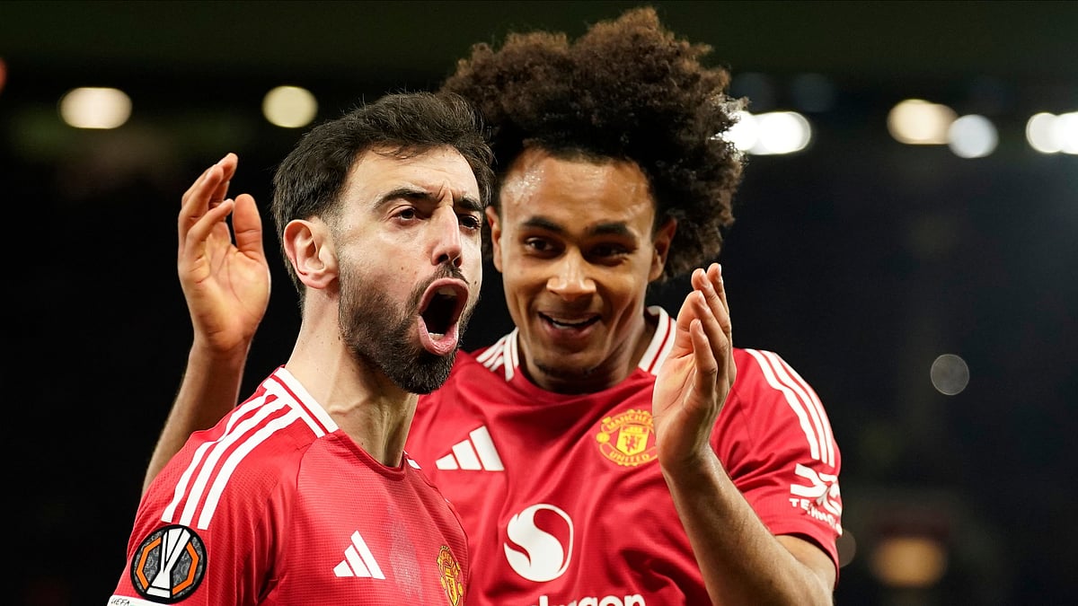 (AP Photo/Dave Thompson)

 : Manchester United's Bruno Fernandes left, and Manchester United's Joshua Zirkzee celebrate scoring their side's first goal during the Europa League soccer match between Manchester United and Real Sociedad at Old Trafford stadium in Manchester, England, Thursday, March 13, 2025 . 
