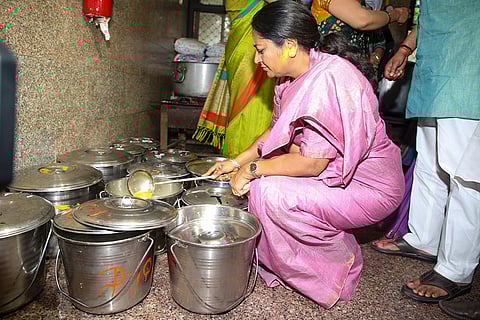 Rekha Gupta visits Asha Kiran orphanage