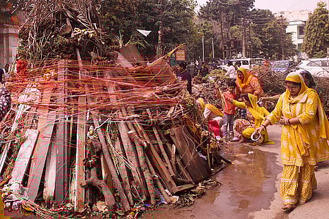 Holi rituals in Noida