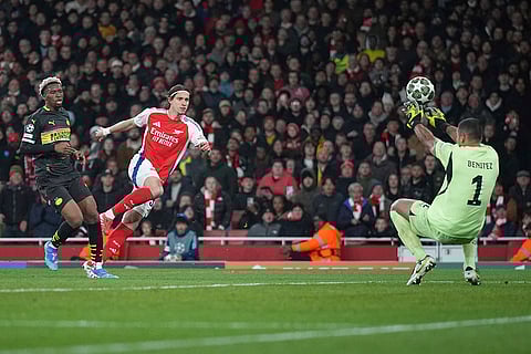 UCL 2024-25, Arsenal vs PSV: PSV's goalkeeper Walter Benitez, right, makes a save