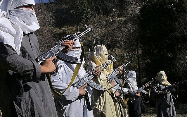 AP : Militants killed in Pakistan checkpost attack