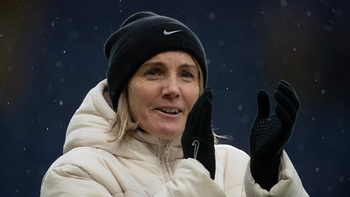 Chelsea manager Sonia Bompastor - null