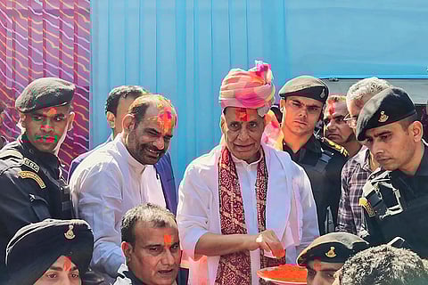 Bidhuri meets Rajnath Singh on Holi
