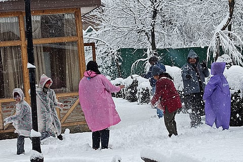 Weather: Fresh snowfall in Pahalgam
