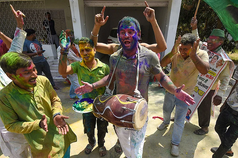 Tej Pratap Yadav celebrates Holi