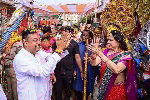 Hema, Sambit celebrate Holi in Puri