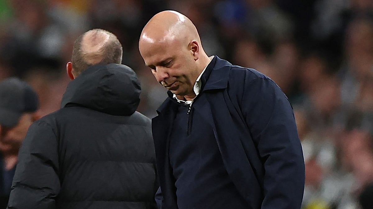 Arne Slot during Liverpool's EFL Cup final defeat to Newcastle United - null