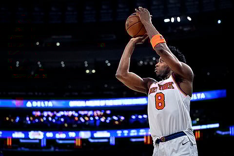 NBA 2024-25: Knicks forward OG Anunoby shoots the ball