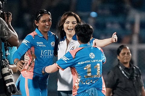 WPL Final 2025 MI vs DC: Nita Ambani with skipper Harmanpreet Kaur and Sanskriti Gupta