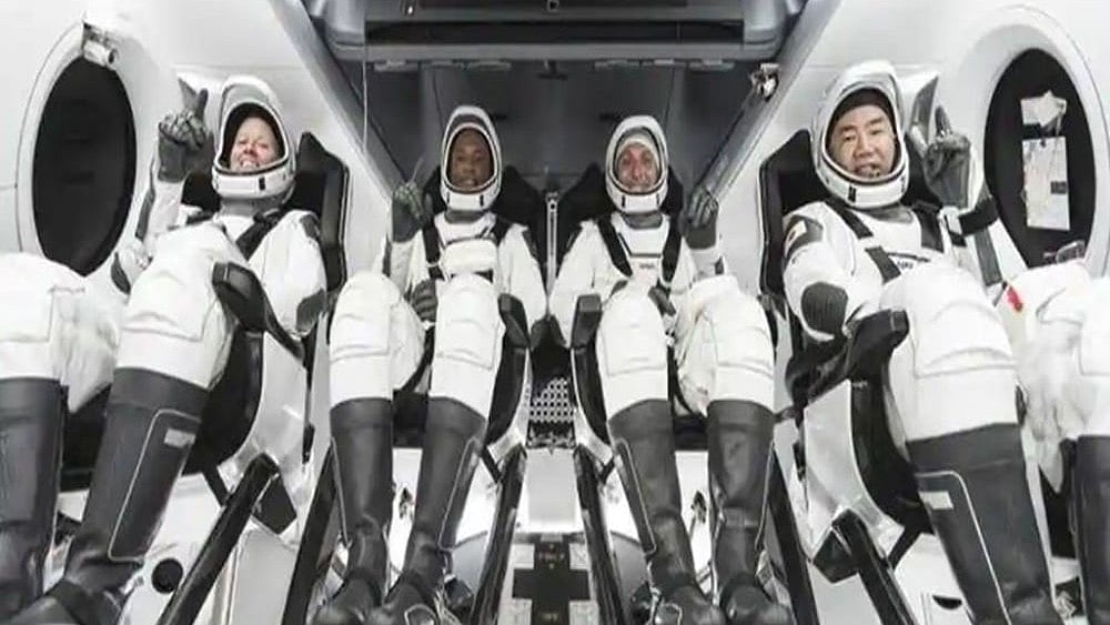 AP : Nasa, SpaceX Send Astronauts To International Space Station Aboard Falcon 9