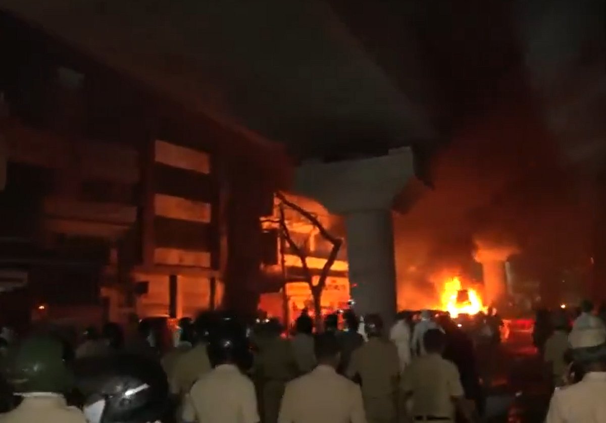 screengrab from X.com : The trouble began late afternoon shortly after Bajrang Dal members demonstrated near the Chhatrapati Shivaji Maharaj statue in Mahal area.