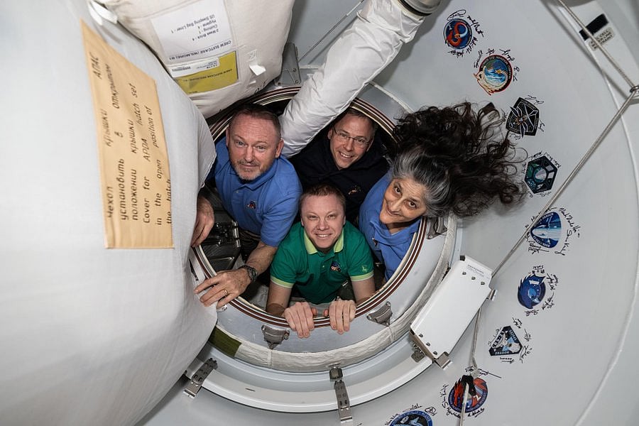 NASA : NASA’s SpaceX Crew-9 members pose together for a portrait inside the vestibule between the International Space Station and the SpaceX Dragon crew spacecraft. Clockwise from left, are NASA astronauts Butch Wilmore, Nick Hague, and Suni Williams, and Roscosmos cosmonaut Aleksandr Gorbunov.